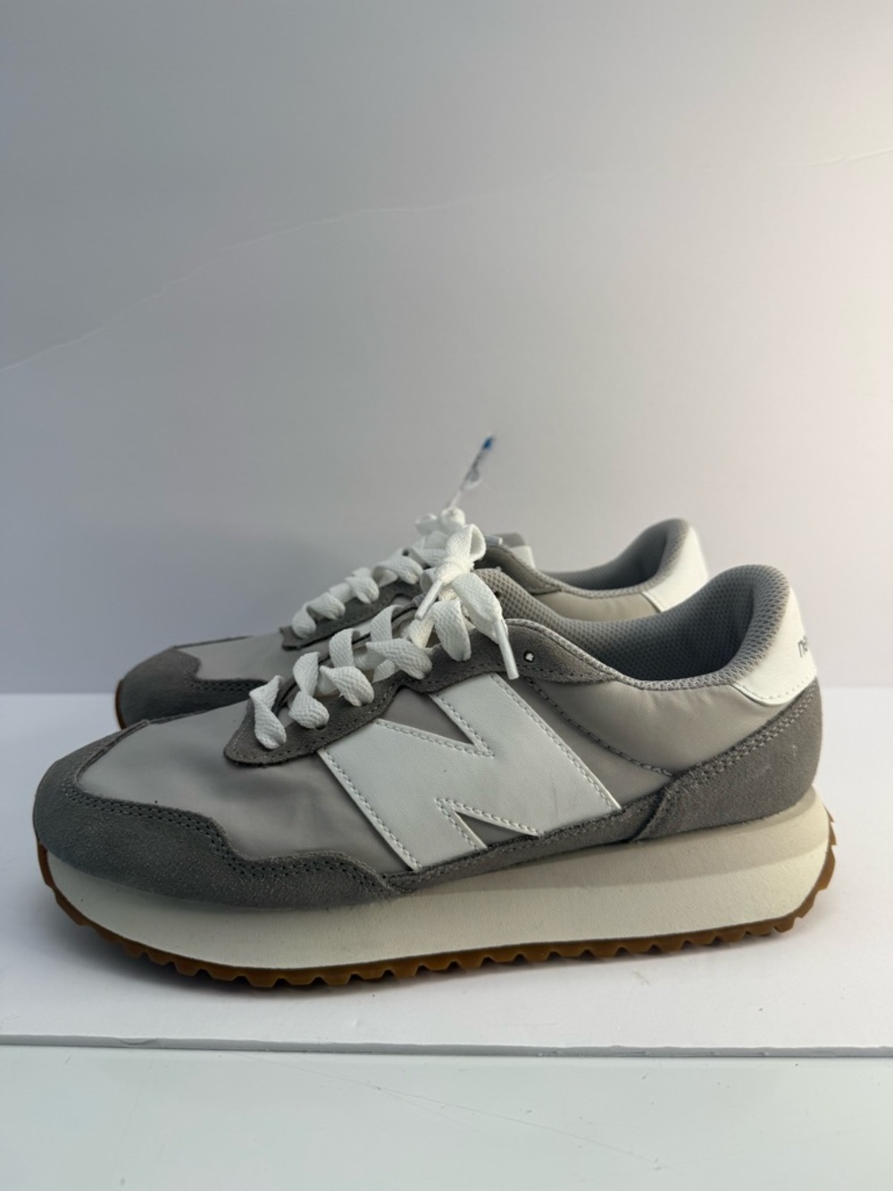 New Balance Men's Sneakers in Gray and White with Gum Outsole NWOT size 8